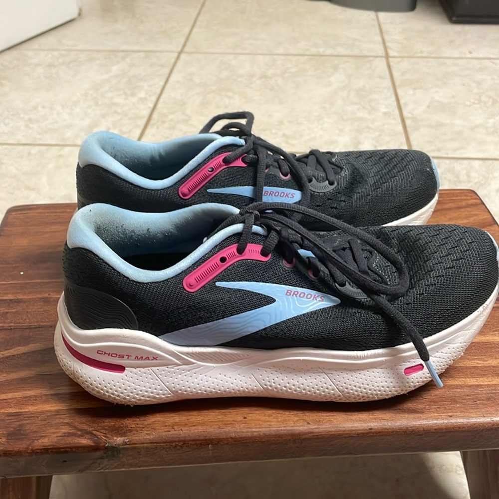 Women’s Brooks running shoes